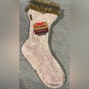 NWT Dearfoams Fur Slipper Sweater Socks w Sticky Grip Bottoms Shoe Size 4-10